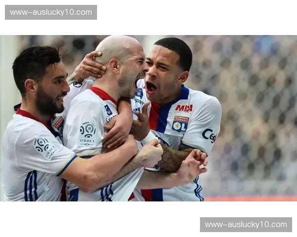 海港新援让·克劳德攻强守弱，中场组织能力遭受质疑